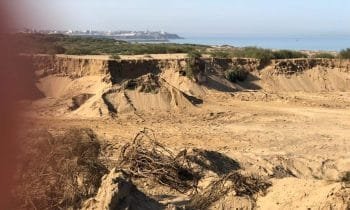 المطالبة بالتدخل العاجل لوقف استغلال الرمال بشواطئ الجهة بشكل غير قانوني واستفحال نهبها